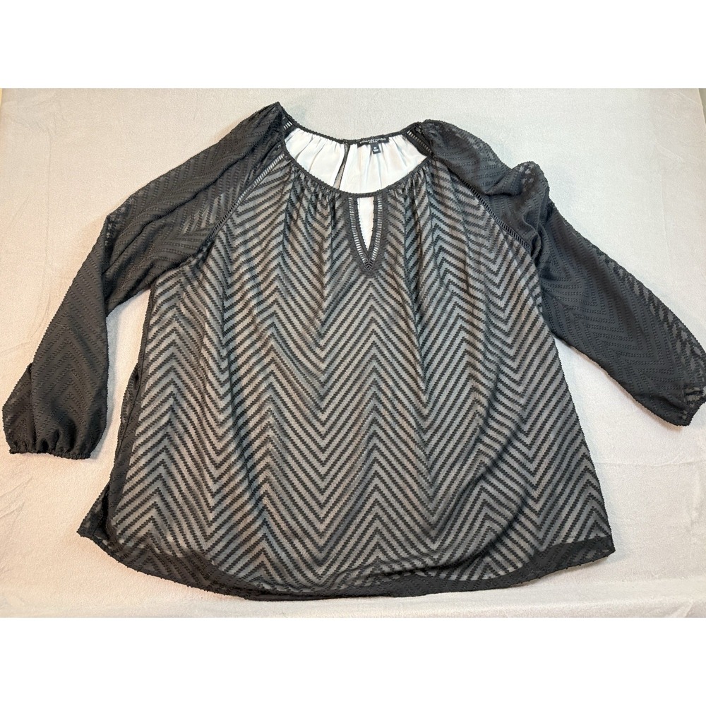 Signature Studio Plus Size 3X Blouse Black Chevron Textured Keyhole Lined